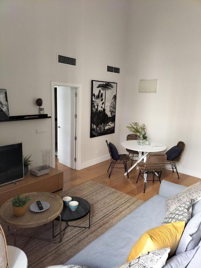 Coqueto Apartamento Junto A La Catedral De Malaga. Apartment Luaran gambar