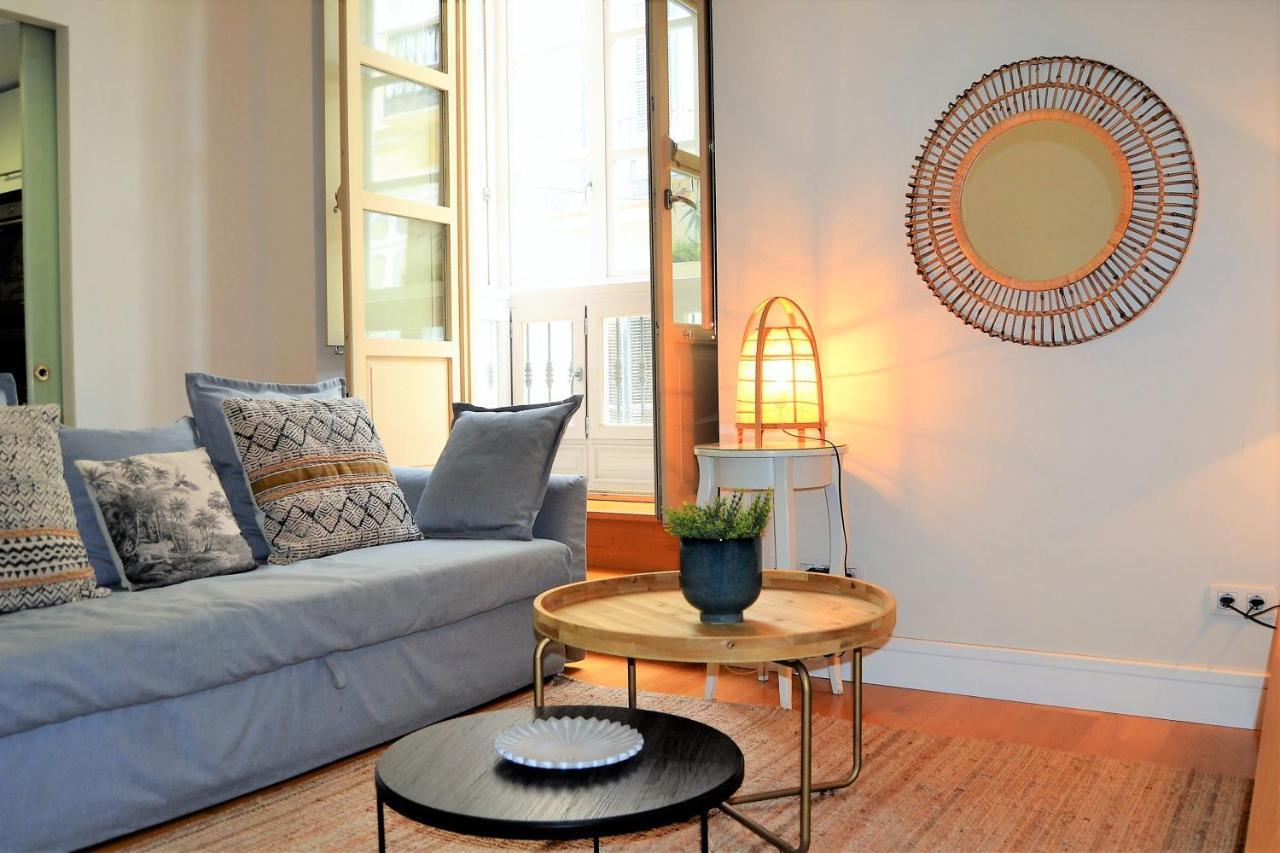 Coqueto Apartamento Junto A La Catedral De Malaga. Apartment Luaran gambar