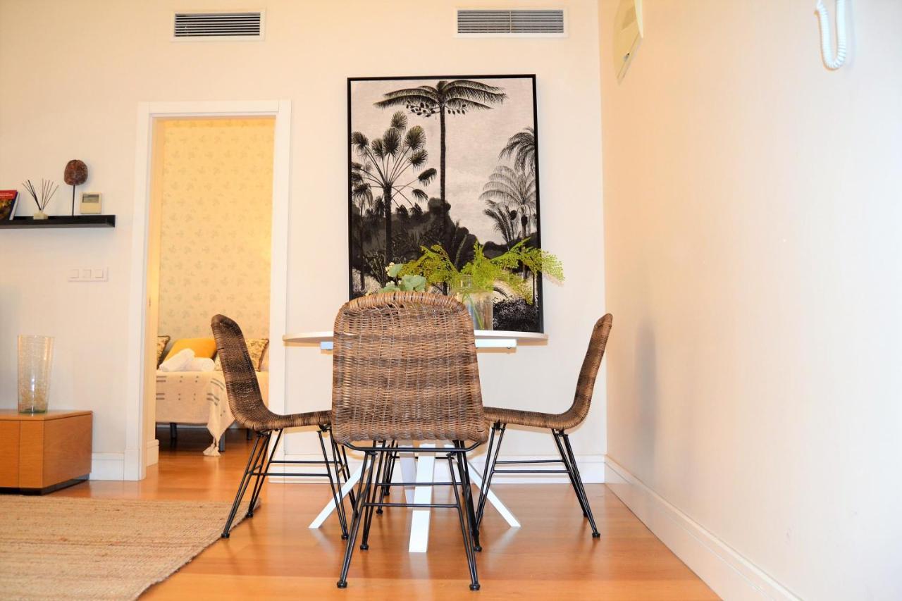 Coqueto Apartamento Junto A La Catedral De Malaga. Apartment Luaran gambar