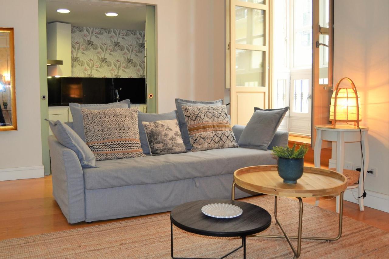 Coqueto Apartamento Junto A La Catedral De Malaga. Apartment Luaran gambar