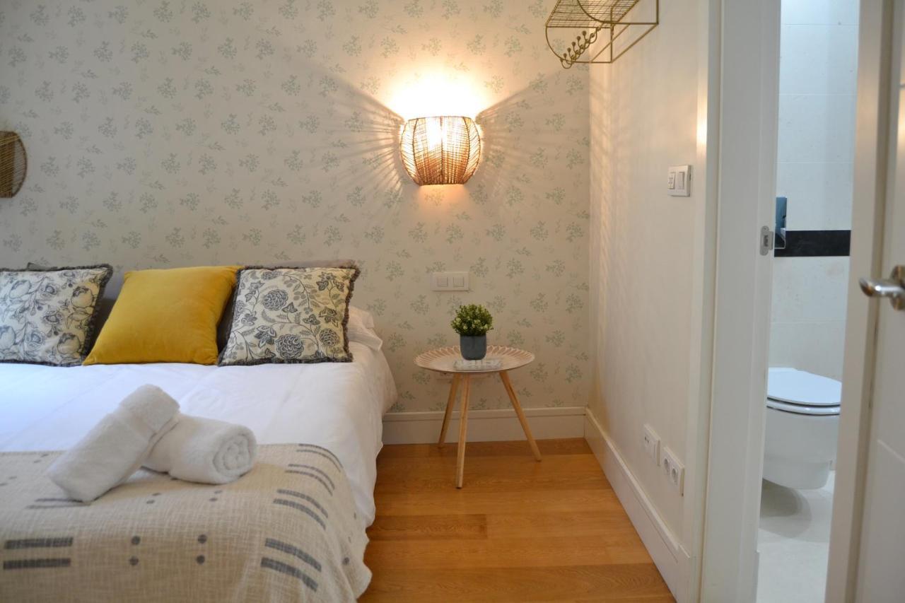 Coqueto Apartamento Junto A La Catedral De Malaga. Apartment Luaran gambar