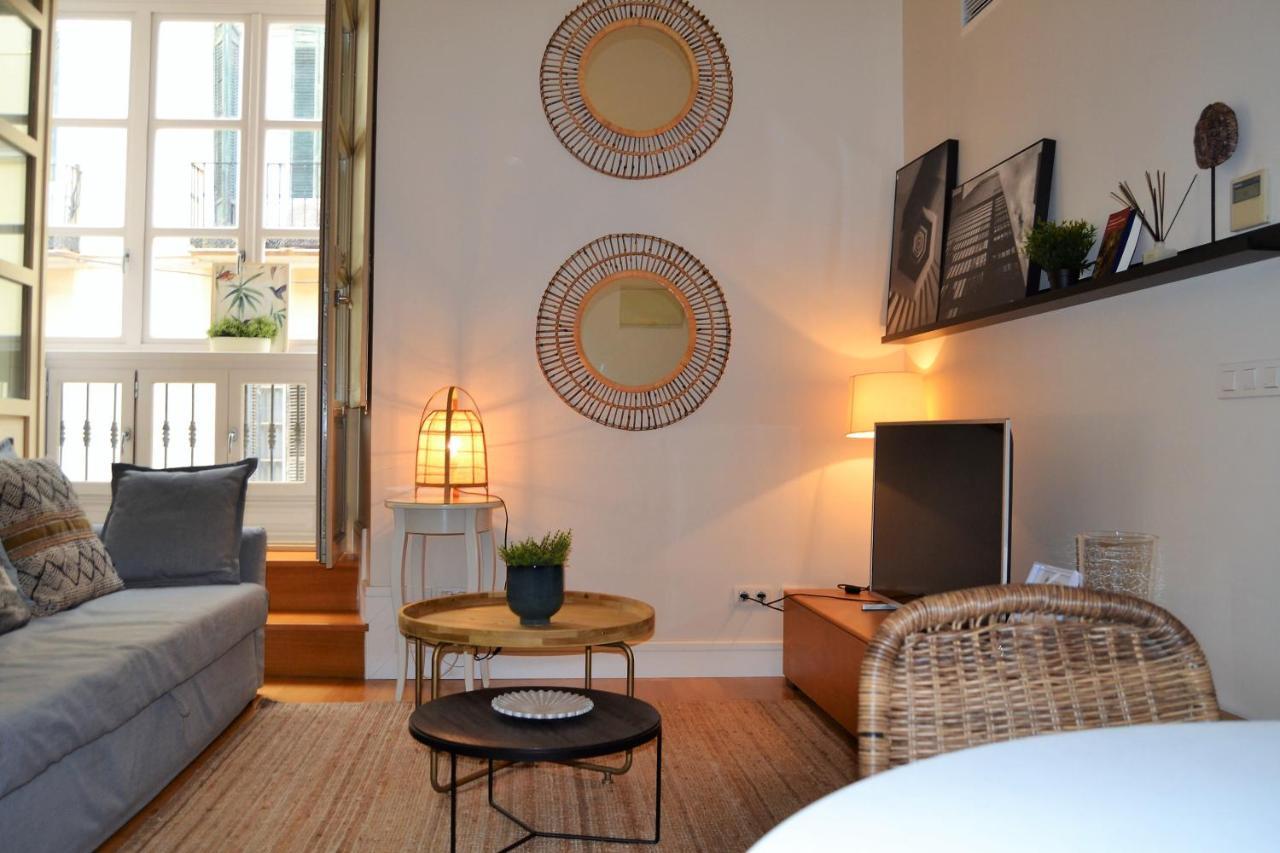 Coqueto Apartamento Junto A La Catedral De Malaga. Apartment Luaran gambar