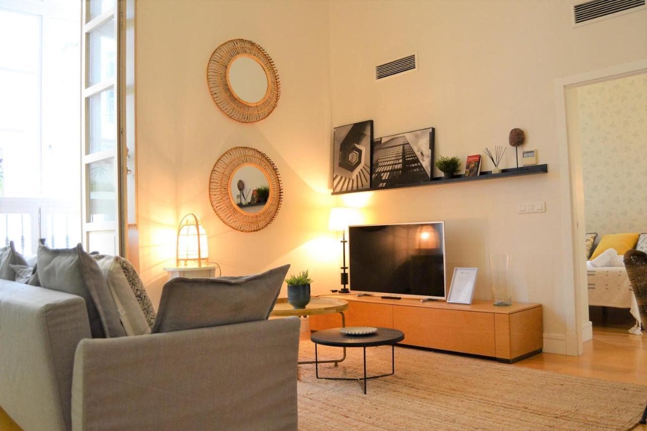 Coqueto Apartamento Junto A La Catedral De Malaga. Apartment Luaran gambar